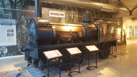 Railway House And Ballaarat Steam Engine - Hotel Gold Coast 0