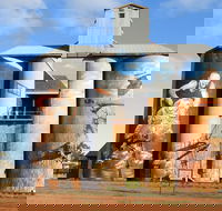 Riverina Outdoor Art Trail - Hotel Gold Coast