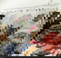 Sisters Under The Skin Local Art and Design Gallery Moree - Hotel Gold Coast
