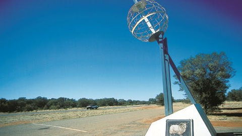 Tropic Of Capricorn Marker - Hotel Gold Coast 0