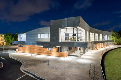 Bowery Theatre - Hotel Gold Coast 0