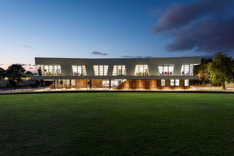 Bowery Theatre - Hotel Gold Coast 1