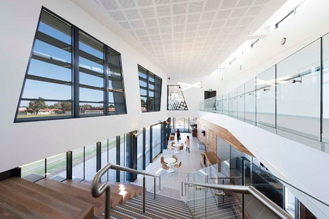 Bowery Theatre - Hotel Gold Coast 2