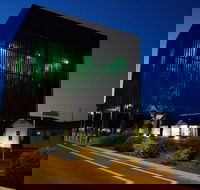 Tree of Knowledge Memorial - Hotel Gold Coast