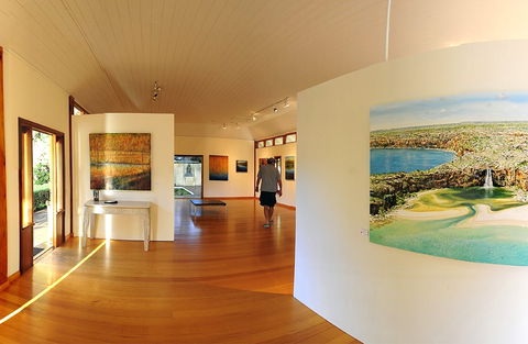 Yallingup Galleries - Hotel Gold Coast 1