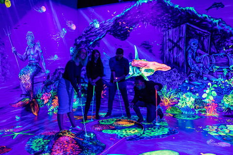 Glowing Rooms 3D Mini Golf - Hotel Gold Coast 0
