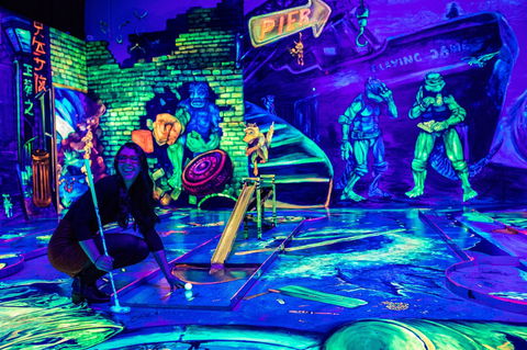 Glowing Rooms 3D Mini Golf - Hotel Gold Coast 1