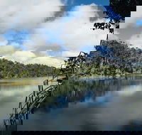 Lake Eacham Crater Lakes National Park - Hotel Gold Coast