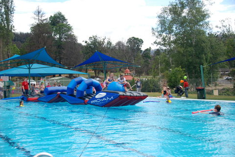 Marysville Outdoor Swimming Pool - Hotel Gold Coast 1