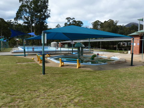 Marysville Outdoor Swimming Pool - Hotel Gold Coast 2