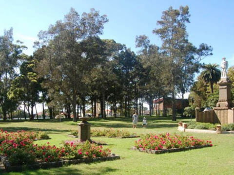 Memorial Gardens Bondi - Hotel Gold Coast 0