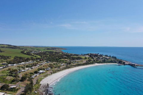 Penneshaw Beach - Hotel Gold Coast 0