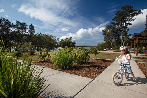 Russell Island (Canaipa) - Hotel Gold Coast 1