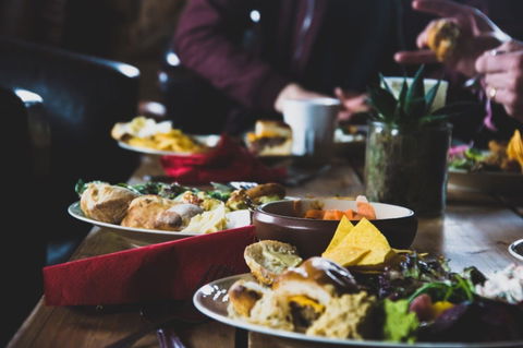 The Greens - Ingleburn Bowling Club - Hotel Gold Coast 1