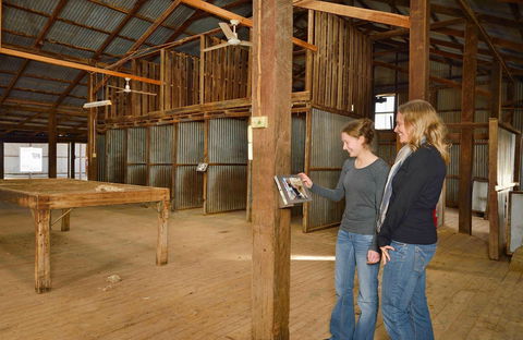 Yanga Woolshed - Hotel Gold Coast 0