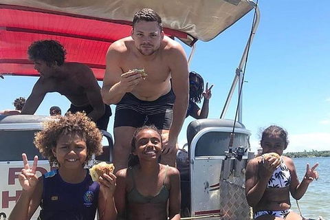 BBQ Boat Hire - Hotel Gold Coast 1