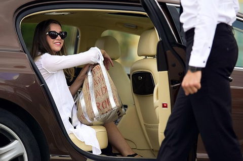 Adelaide Airport (ADL) To City Center To Airport - Private Transfer - Hotel Gold Coast 1