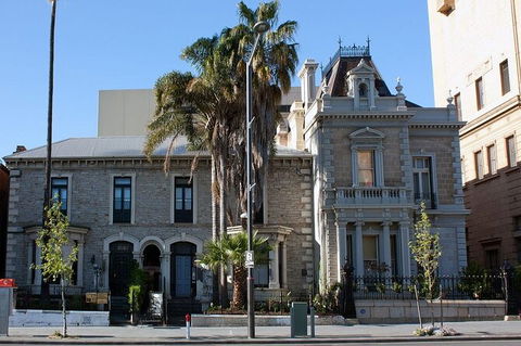 Adelaide Airport Transfers : Adelaide City To Airport ADL In Business Car - Hotel Gold Coast 3