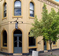 The College Lawn Hotel - Hotel Gold Coast