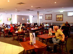 Midway Tavern - Hotel Gold Coast 2