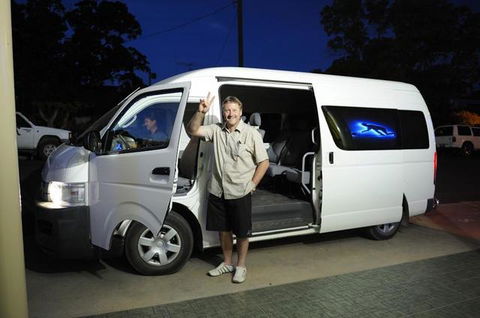 A Friend In Hand - Hotel Gold Coast 2