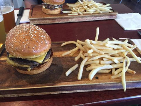 A Friend In Hand - Hotel Gold Coast 3