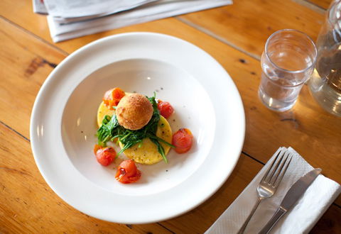 A Bite To Eat, A Drink As Well - Hotel Gold Coast 2