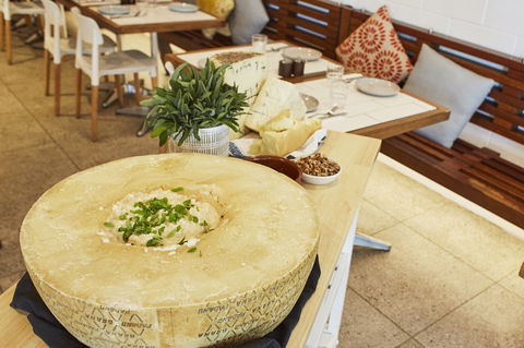 Flaming Cheese Wheel And Wine Experience: Broadway - Hotel Gold Coast 0