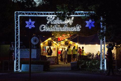Hahndorf Christmas Market Walking Tours - Hotel Gold Coast 0