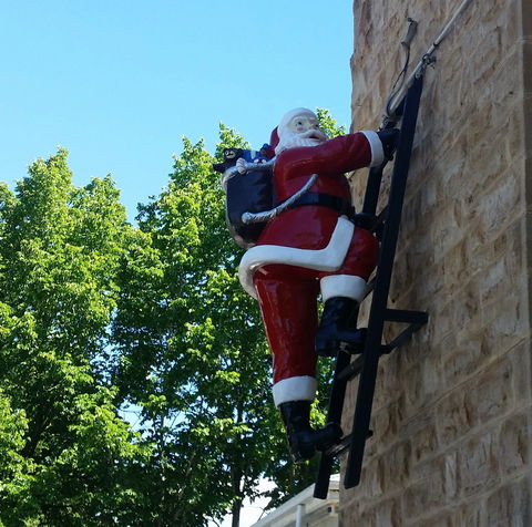 Hahndorf Christmas Market Walking Tours - Hotel Gold Coast 1