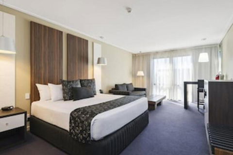 Quality Hotel Taylors Lakes - Hotel Gold Coast 0