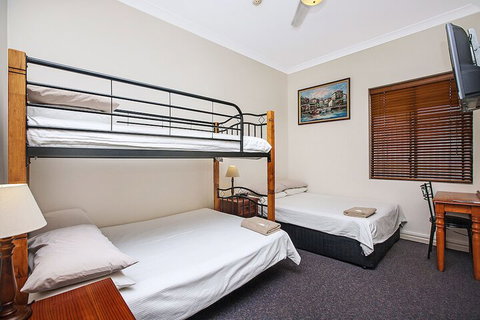 Ashfield Manor - Hotel Gold Coast 5