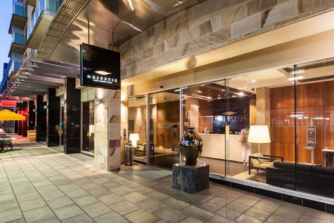 Majestic Roof Garden Hotel - Hotel Gold Coast 1