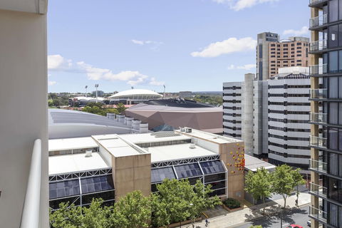 Oaks Adelaide Embassy Suites - Hotel Gold Coast 3