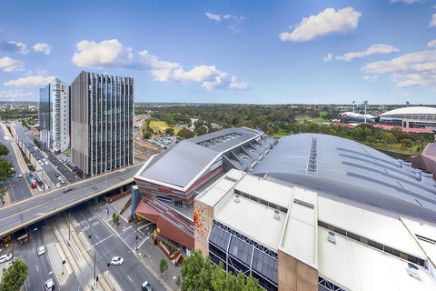 Oaks Adelaide Embassy Suites - Hotel Gold Coast 4
