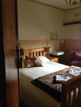 Walcha Royal Accommodation - Hotel Gold Coast 1