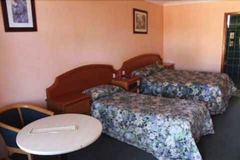 Nandewar Motor Inn - Hotel Gold Coast 4