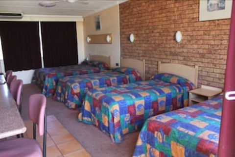 Nandewar Motor Inn - Hotel Gold Coast 3