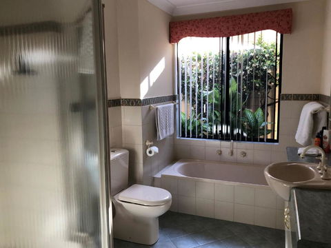 Alfred Cove Short Stay - Hotel Gold Coast 1