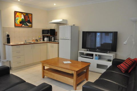 Alfred Cove Short Stay - Hotel Gold Coast 2