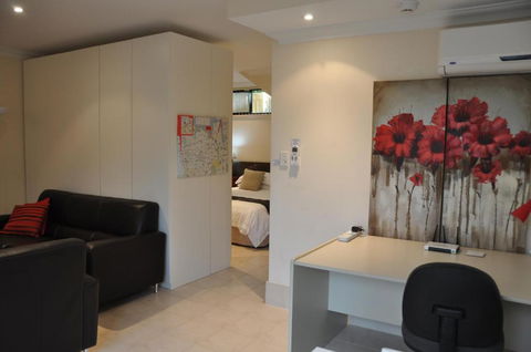 Alfred Cove Short Stay - Hotel Gold Coast 3