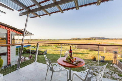 Hangar House Mudgee - Hotel Gold Coast 2