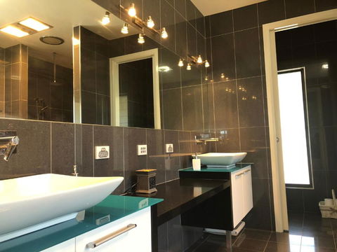 The Glen - Hotel Gold Coast 2