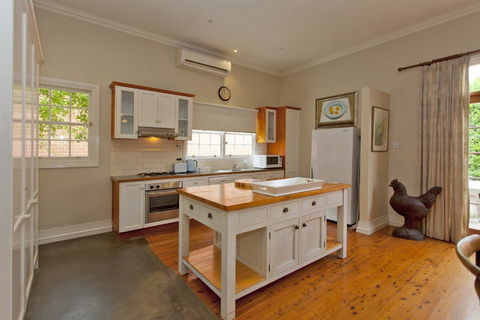 Rose Cottage - Historic Luxury - Hotel Gold Coast 1