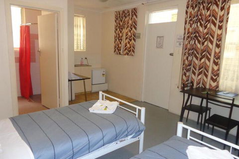 Adelaide Backpackers Travellers Inn - Hotel Gold Coast 2