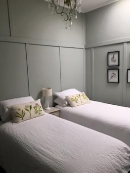 The Bundanoon Guest House - Hotel Gold Coast 5