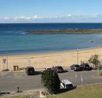 Toowoon Beach View 3br Villa 4 just steps to beach with views - Hotel Gold Coast