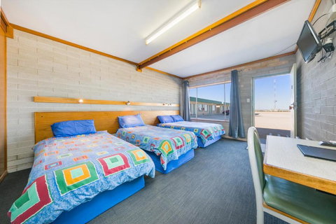 Nullarbor Roadhouse - Hotel Gold Coast 5