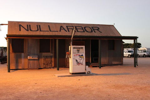 Nullarbor Roadhouse - Hotel Gold Coast 1