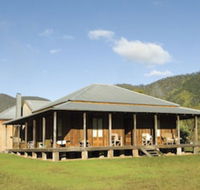 East Kunderang Homestead - Hotel Gold Coast